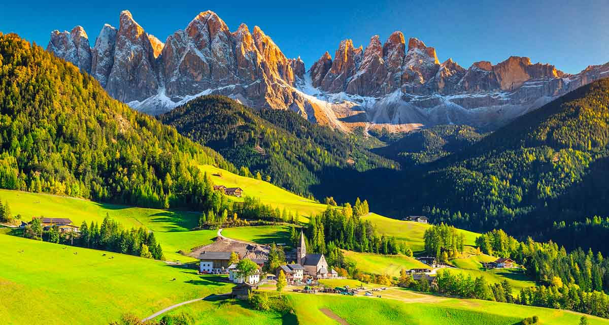 Panorama montano in estate: la montagna è uno degli ecosistemi che risentono maggiormente dell’impatto delle nostre attività