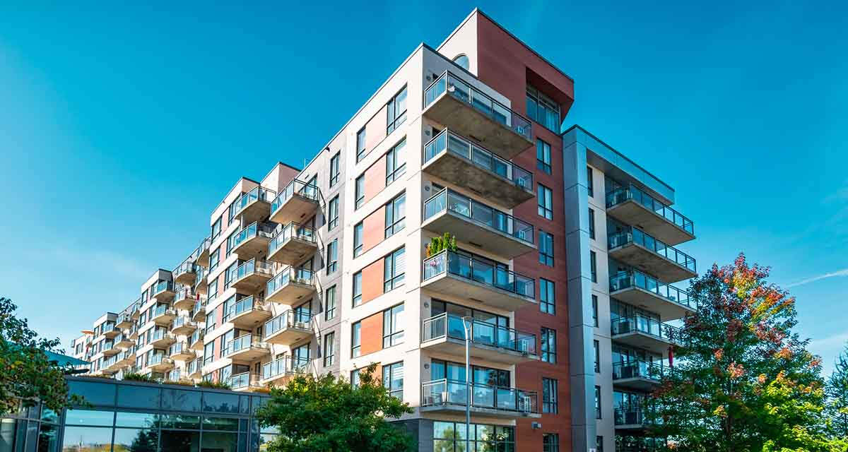 Un grande caseggiato condominiale in città: anche i condomìni possono avvalersi del Conto Termico 3.0