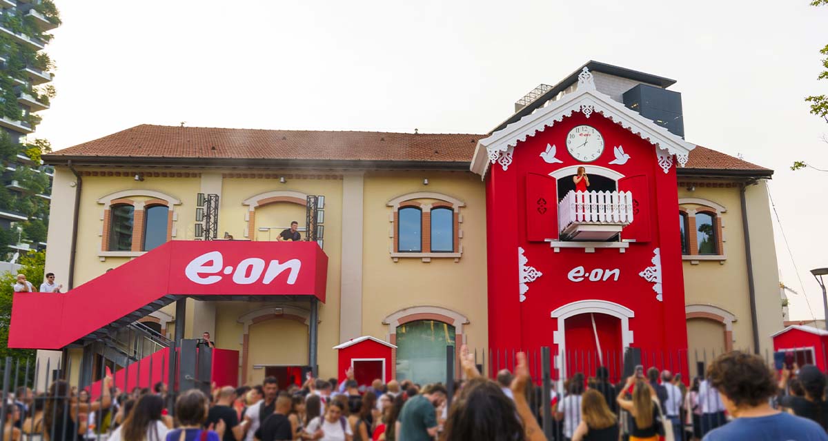 Noemi in concerto a Milano sul grande Cucù rosso E.ON